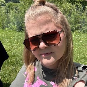 Meet your Posher, Candice